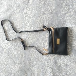 Michael Kors Wristlet / Mini Crossbody